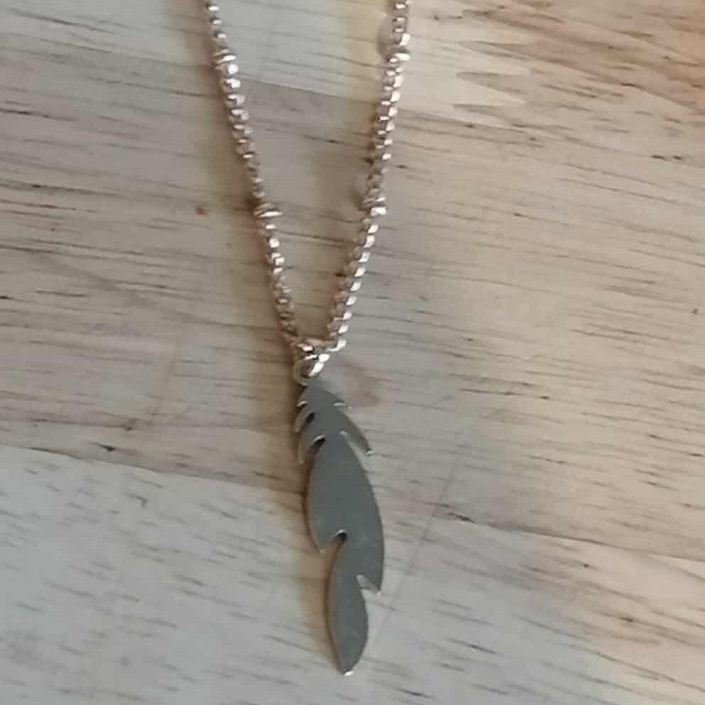 Collier plume acier inoxydable